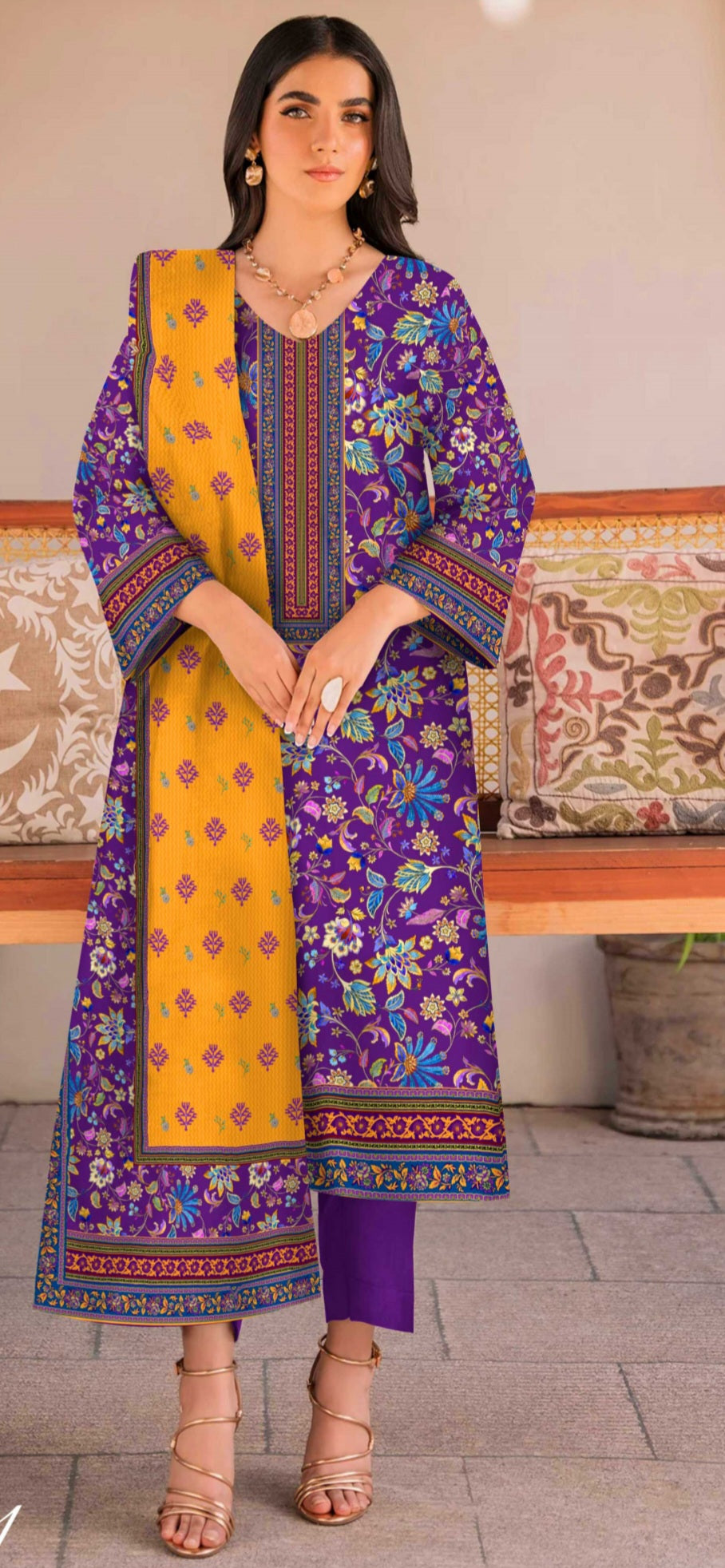 Printed Lawn 3-pc Unstitched Suit